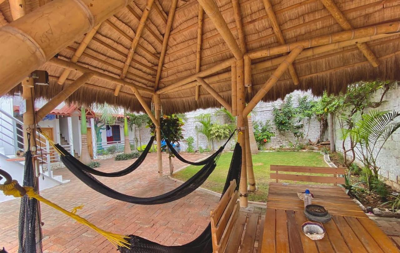 Haus Quentin Hotel Puerto López Kültér fotó
