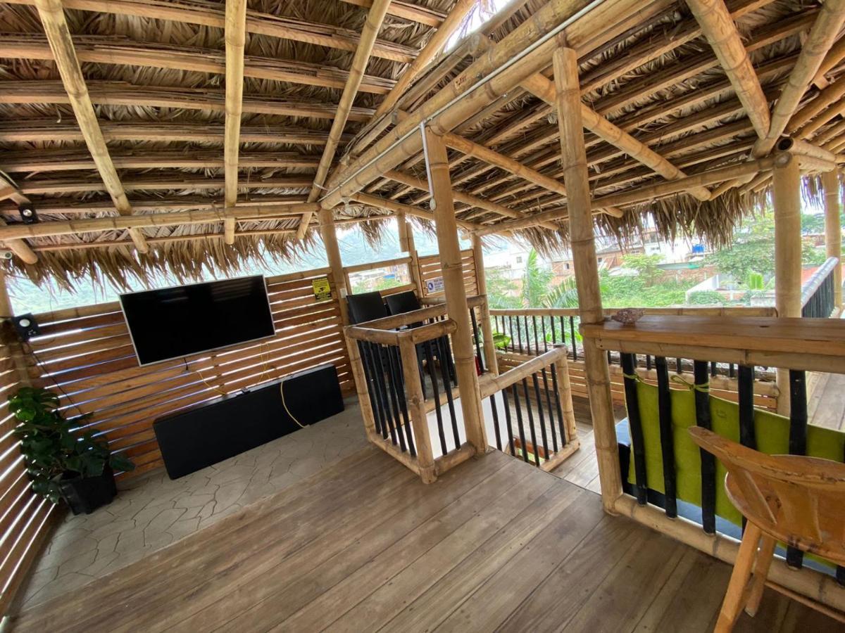 Haus Quentin Hotel Puerto López Kültér fotó