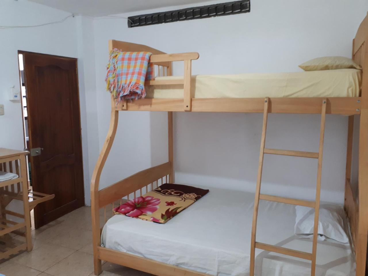 Haus Quentin Hotel Puerto López Kültér fotó